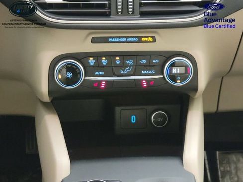 Certified 2020 Ford Escape SE image 24