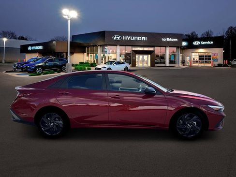 New 2026 Hyundai Elantra Sport image 9