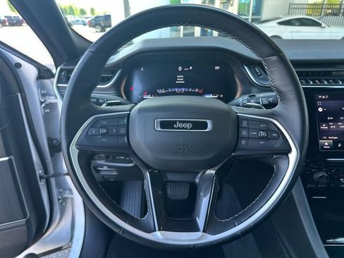 Used 2022 Jeep Grand Cherokee Altitude AWD/4WD image 15