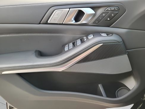 Used 2022 BMW X7 M50i w/ Luxury Seating Package image 26