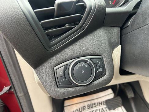 Used 2017 Ford Escape SE image 25