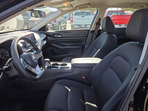 Used 2025 Nissan Altima 2.5 SV image 13