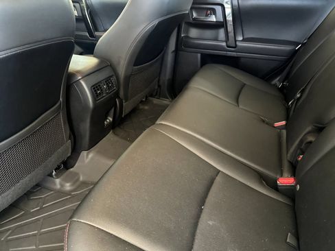 Used 2022 Toyota 4Runner TRD Off-Road Premium AWD/4WD image 11