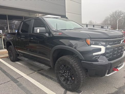 Used 2025 Chevrolet Silverado 1500 ZR2 w/ Technology Package image 3