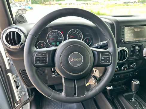 Used 2014 Jeep Wrangler Unlimited Sahara w/ Max Tow Package AWD/4WD image 14