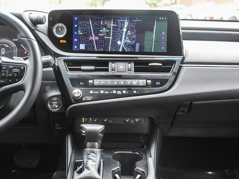 Used 2025 Lexus ES 300h w/ Premium Package image 13