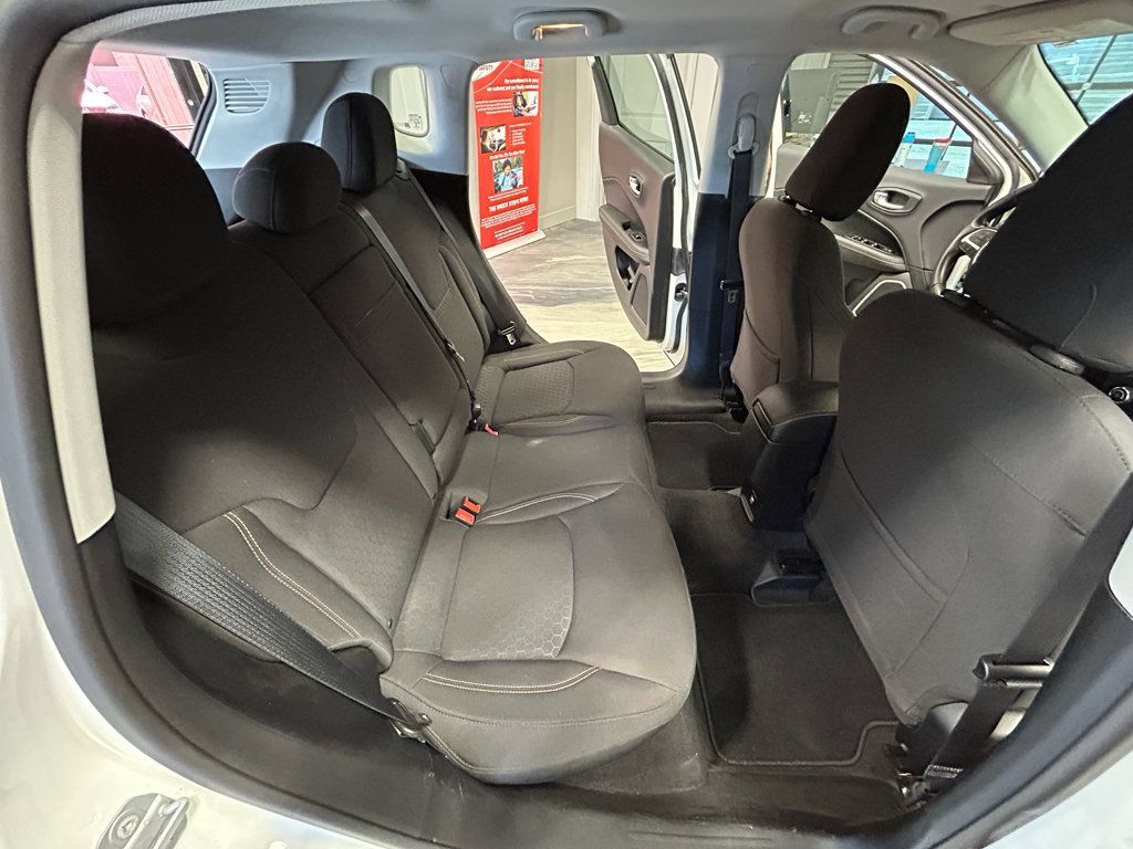 Used 2017 Jeep Compass Sport FWD image 38