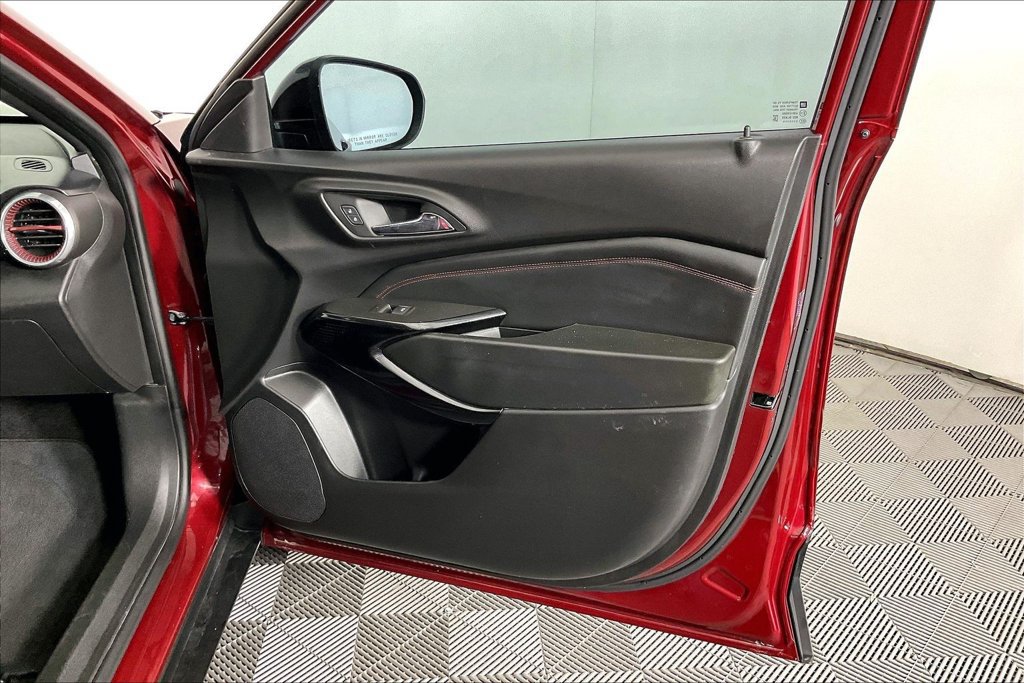 Used 2024 Chevrolet Trax RS FWD image 21