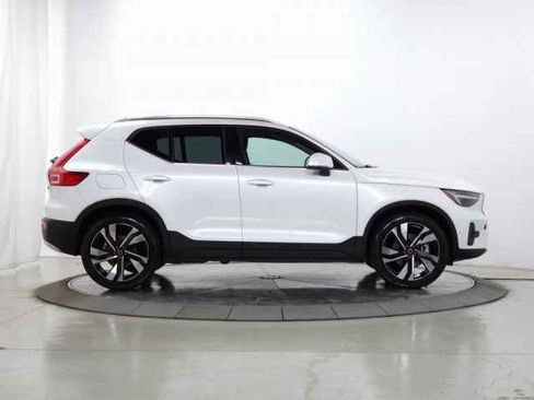 Certified 2023 Volvo XC40 B5 Ultimate w/ Protection Package Premier image 12