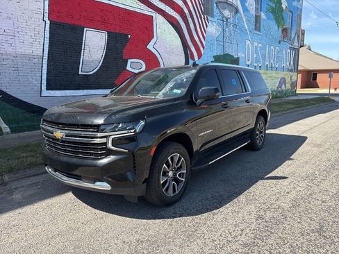 Used 2022 Chevrolet Suburban LT w/ LT Signature Package AWD/4WD image 63