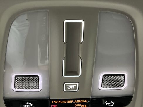 Used 2023 Volvo XC90 B6 Plus image 27