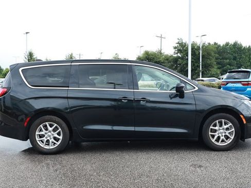 Used 2023 Chrysler Voyager LX FWD image 4