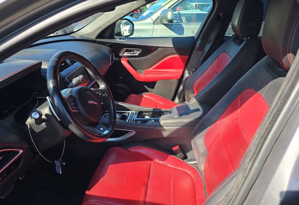 Used 2019 Jaguar F-PACE R-Sport AWD/4WD image 4