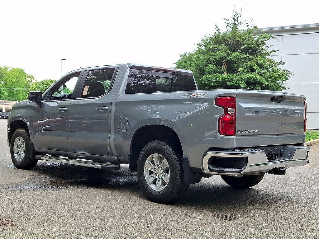 Used 2023 Chevrolet Silverado 1500 LT w/ Convenience Package II AWD/4WD image 5
