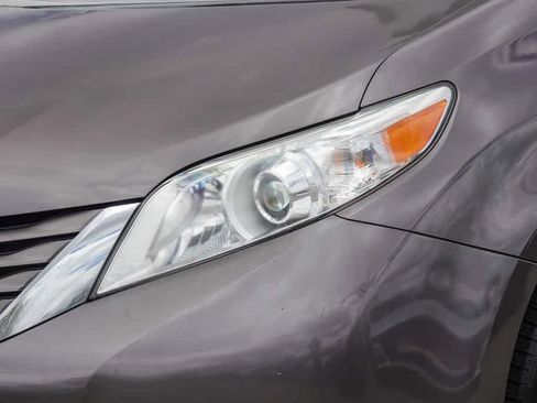 Used 2015 Toyota Sienna LE FWD image 8