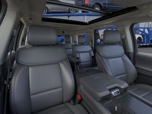 New 2026 Ford Expedition Active image 10