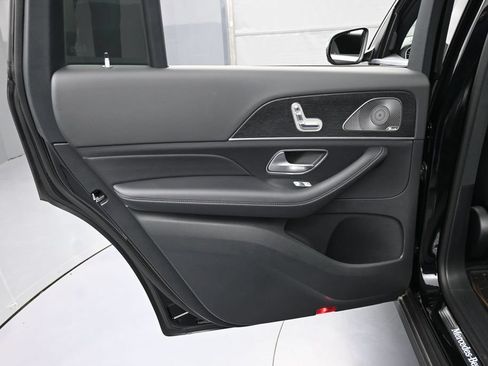 Used 2025 Mercedes-Benz GLS 450 4MATIC image 24