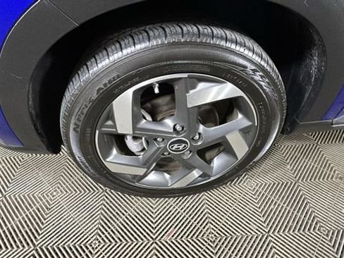 Used 2024 Hyundai Venue Limited FWD image 10
