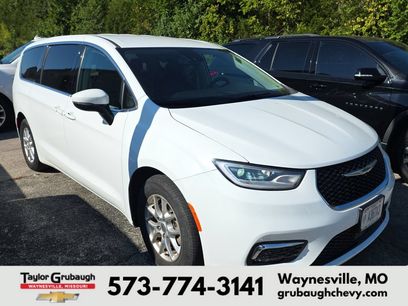 Used 2023 Chrysler Pacifica Touring-L