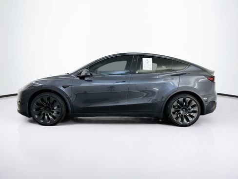 Used 2024 Tesla Model Y Long Range AWD/4WD image 4