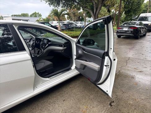 Used 2022 Toyota Camry LE FWD image 12