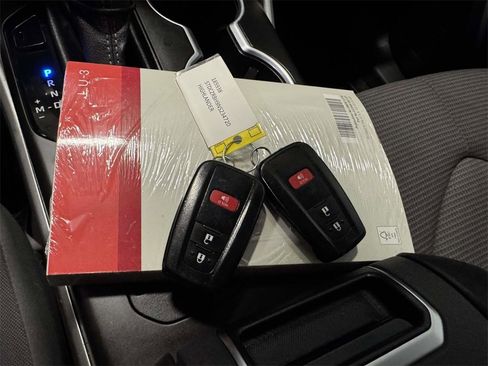 Used 2022 Toyota Highlander L image 30