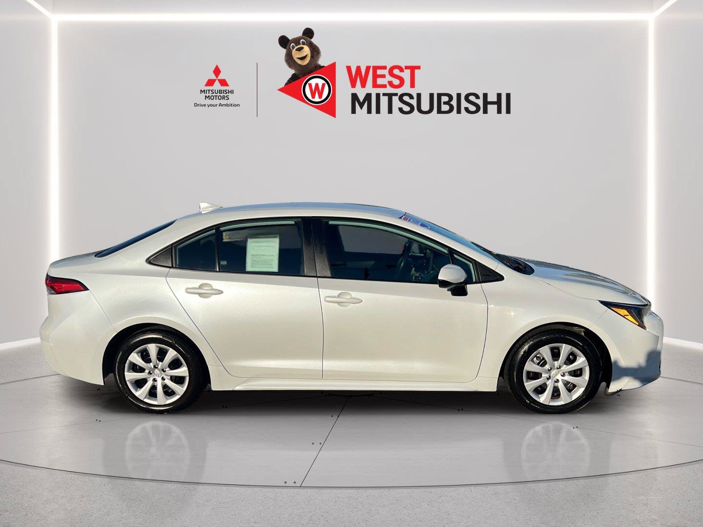 Used 2025 Toyota Corolla LE FWD image 6