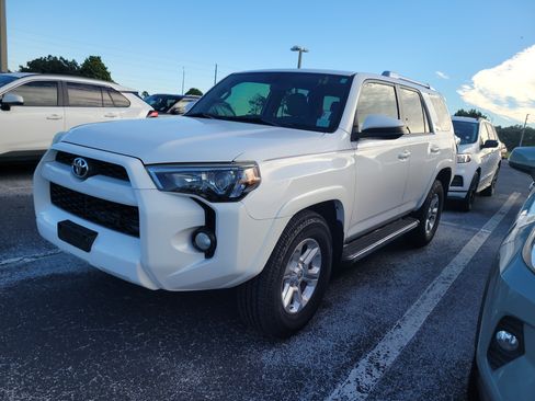Used 2015 Toyota 4Runner SR5 RWD image 3