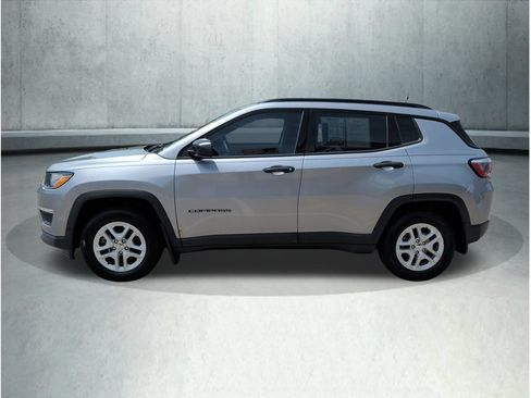 Used 2018 Jeep Compass Sport FWD image 2