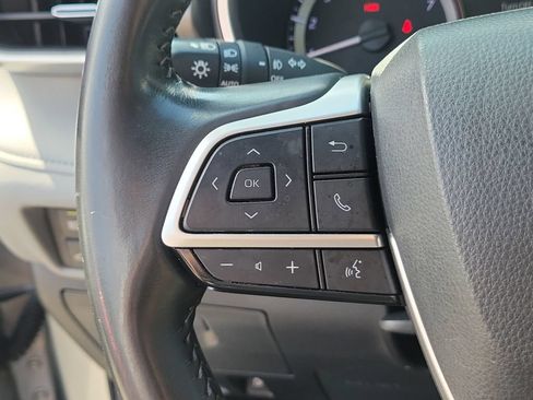 Used 2024 Toyota Highlander XLE AWD/4WD image 29