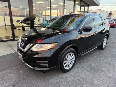 Used 2017 Nissan Rogue SV