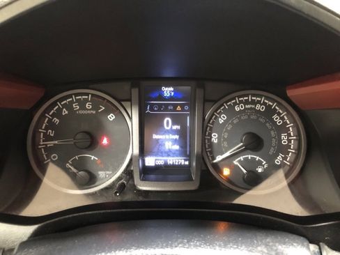 Used 2017 Toyota Tacoma TRD Sport w/ Tow Package (A/T) image 24