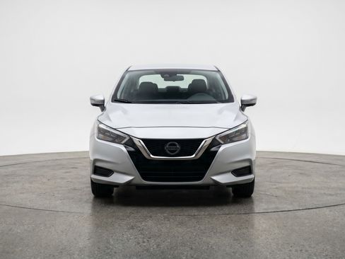 Used 2025 Nissan Versa SV FWD image 2