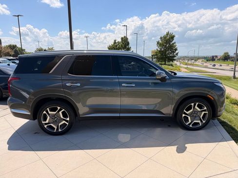 Used 2024 Hyundai Palisade Limited AWD/4WD image 10