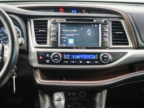 Used 2017 Toyota Highlander Plus w/ Carpet Mat Package image 13