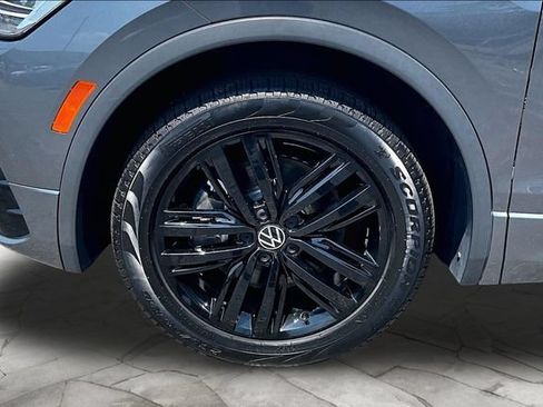 Used 2022 Volkswagen Tiguan SE R-Line AWD/4WD image 8