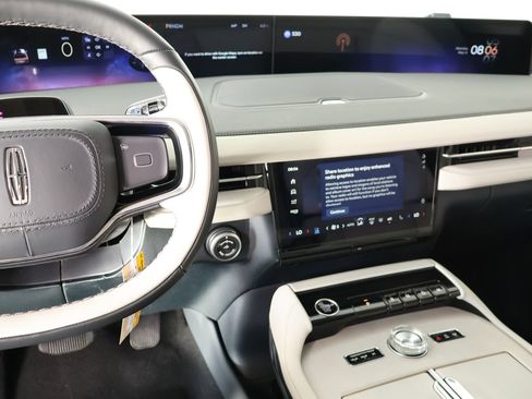 New 2026 Lincoln Navigator Reserve AWD/4WD image 5