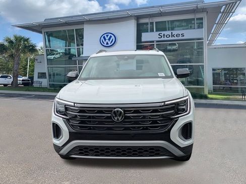 New 2026 Volkswagen Atlas Peak Edition image 9
