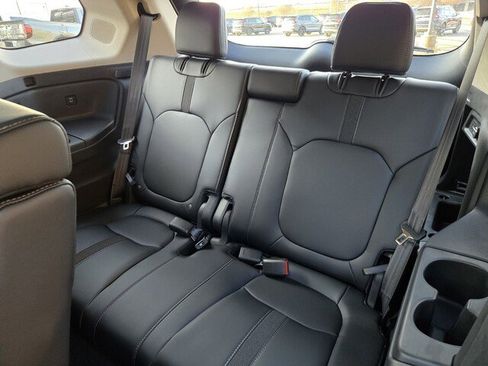 New 2025 Honda Pilot Touring image 7