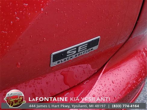 Used 2024 Mitsubishi Outlander SE Black Edition image 8