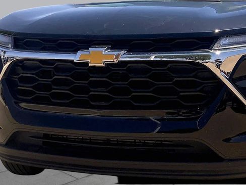 Used 2025 Chevrolet Trax LS FWD image 30
