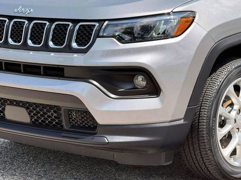 Certified 2024 Jeep Compass Latitude AWD/4WD image 10