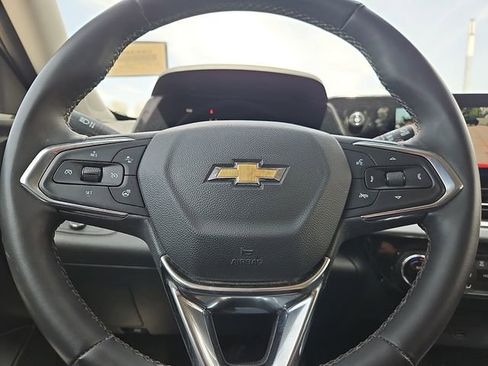 Used 2024 Chevrolet Trax LT w/ Sunroof Package image 19