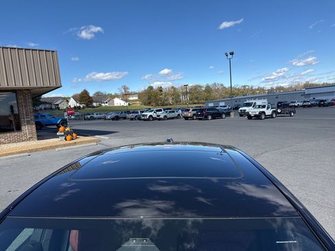 Used 2024 BMW X6 M60i w/ Executive Package image 9