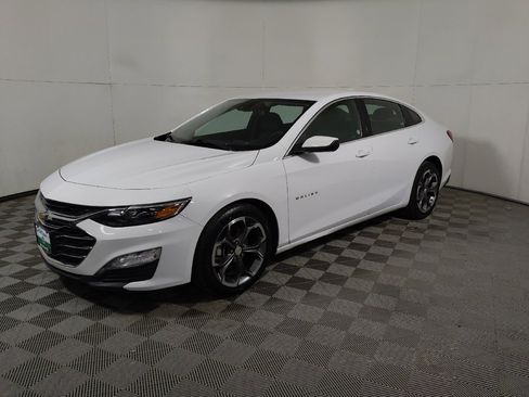 Used 2024 Chevrolet Malibu LT FWD image 2