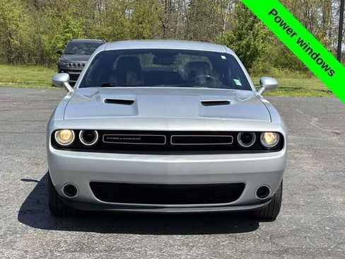 Used 2020 Dodge Challenger SXT RWD image 27