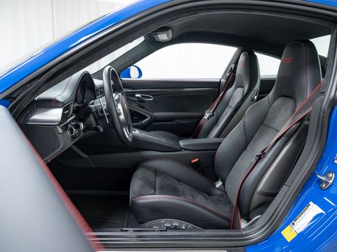 Certified 2016 Porsche 911 Carrera GTS RWD image 20