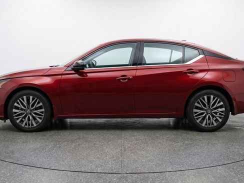 Used 2025 Nissan Altima 2.5 SV image 5