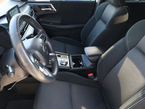 Used 2022 Mitsubishi Outlander ES image 13