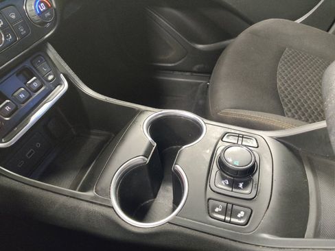 Used 2021 GMC Terrain SLE w/ Driver Convenience Package FWD image 26